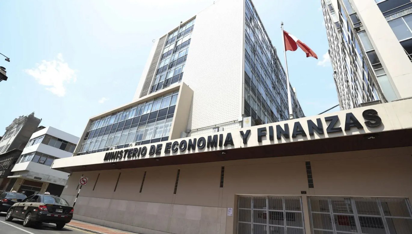 Dr. Yuri G. Gonzales Renteria y el equipo técnico sustentarán Asignación Presupuestal Multianual 2026-2028 de UNADISAM ante el Ministerio de Economía y Finanzas